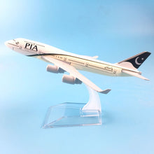 Load image into Gallery viewer, JASON TUTU Aircraft Model Diecast Metal 1:400 Emirates Airbus A380 16cm Airplanes Plane Model Airplane Model Turkey Boeing 777
